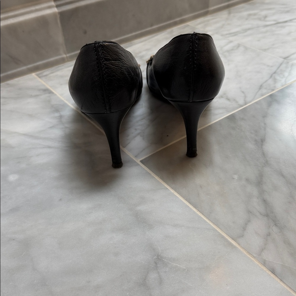 Gucci Elegant Black Leather Women's Shoes - Picture 3 of 5